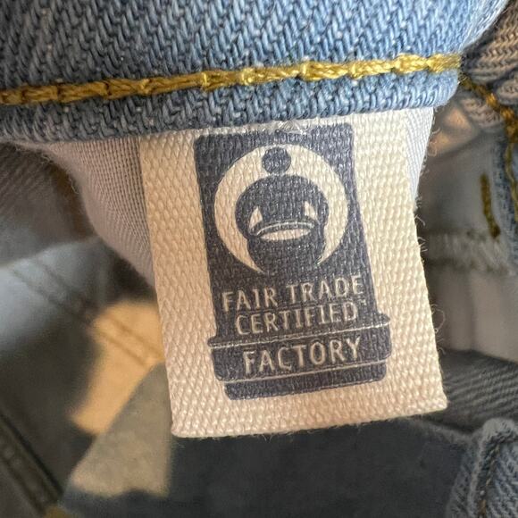 NWT Universal Thread High Rise Flare Jeans Women's 12 Regular Light Wash - Picture 5 of 11